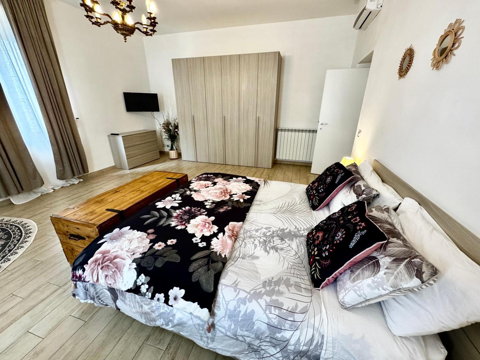 La Casa Di Sarah Aspetta Voi Apartamento Nápoles Exterior foto